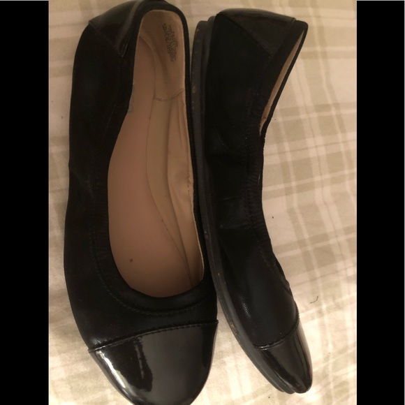 EUC Easy Spirit e360 black ballet flats w/ patent toe cap & back, size 10W - Picture 6 of 9